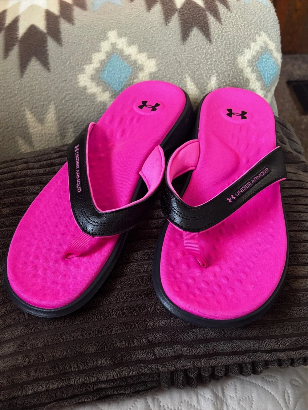 Under Armour Women’s Hot Pink and Black Flip Flops - Picture 4 of 7
